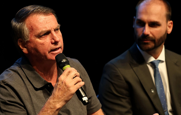 PF indicia Bolsonaro e Eduardo por coação em ação sobre tentativa de golpe