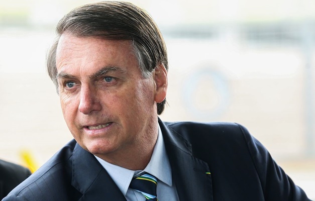 PF intima Bolsonaro a depor sobre ordem para empresário disparar 'ao máximo' fake news