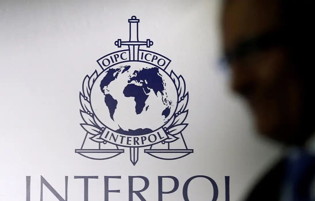 PF pede inclusão de Carla Zambelli na lista de procurados da Interpol