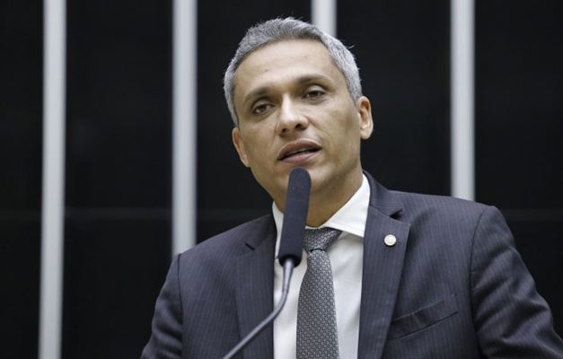 PGR diz que Gustavo Gayer ultrapassou limites da liberdade de expressão em post sobre Gleisi
