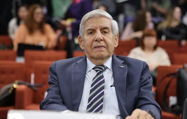 PGR é a favor de prisão domiciliar humanitária para general Heleno