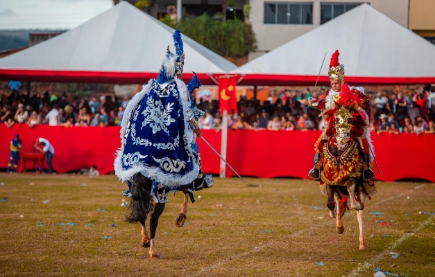 Pirenópolis celebra a tradição com a Festa do Divino e Cavalhadas