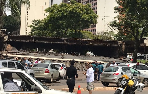 Pista do Eixão Sul desaba na principal via de Brasília