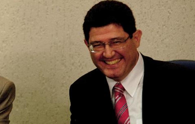 Planalto confirma adiamento de anúncio de ministros
