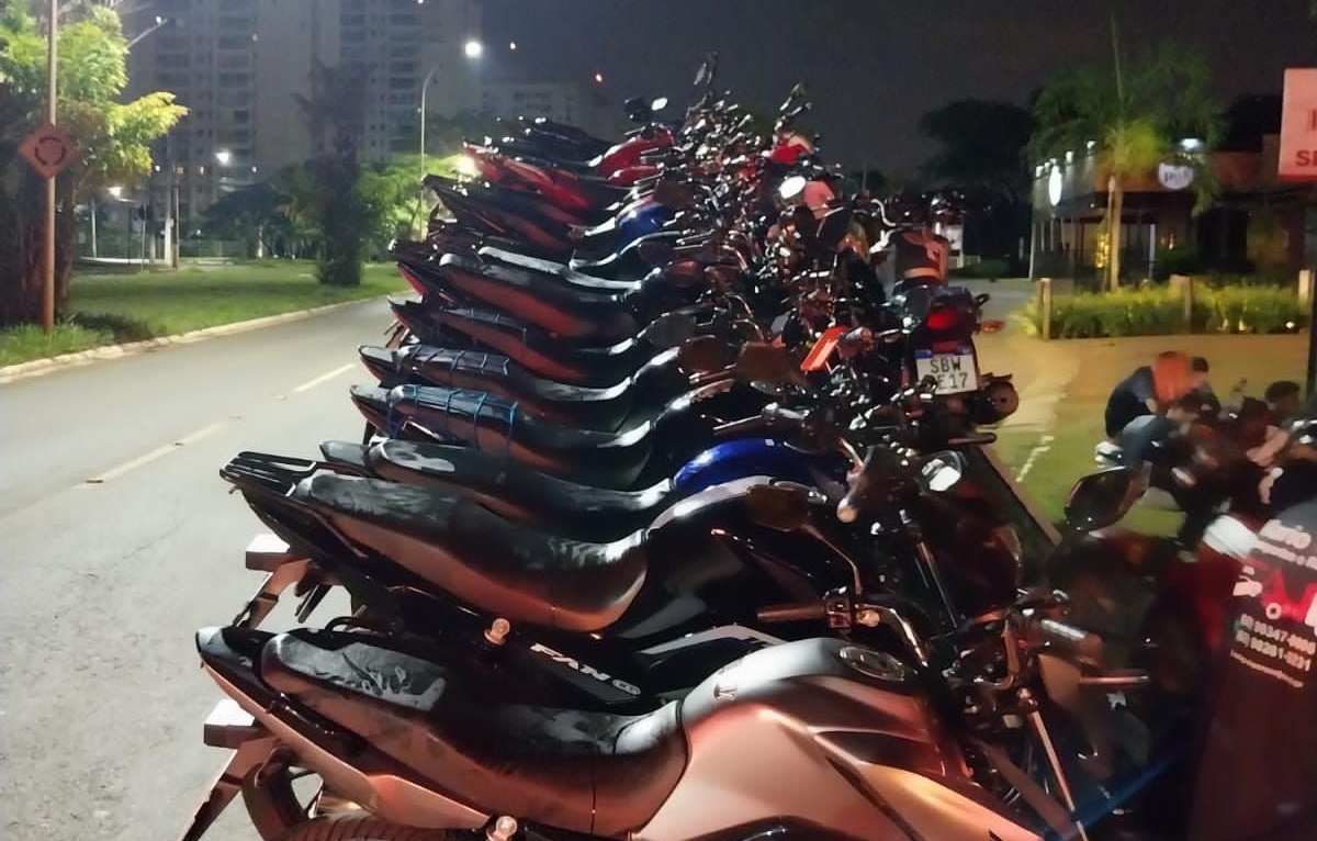 PM apreende 22 motos durante encontro com manobras arriscadas em Goiânia