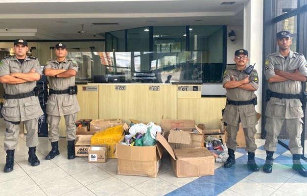 PM apreende dez mil cigarros eletrônicos no Jardim Brasil, em Goiânia