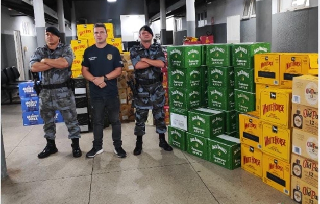 Polícia apreende 2.500 garrafas de bebidas falsificadas em Goiânia