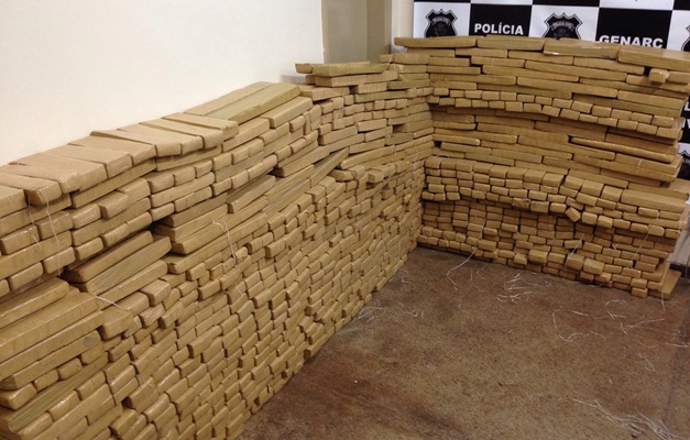 Polícia apreende mais de mil tijolos de maconha em Itumbiara (GO)