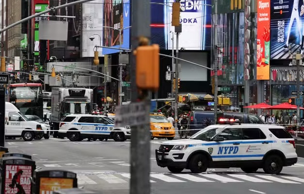 Polícia de Nova York esvazia Times Square devido a suspeita de bomba