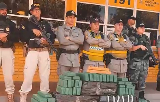 Polícia encontra 1 tonelada de maconha em caminhão que passava por Goianira 