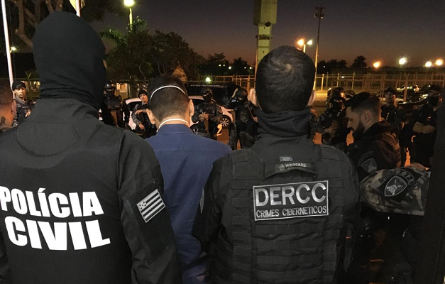 Polícia faz operação contra fraudes por aplicativos de mensagens em Goiás