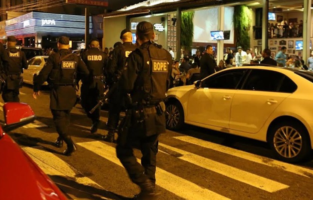 Polícia faz operação preventiva em bares e boates de Goiânia 