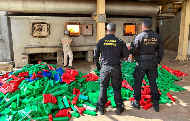 Polícia Federal incinera mais de três toneladas de drogas em Goiás