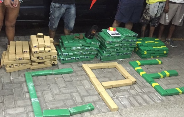 Polícia Militar apreende quase 300kg de maconha em Goiânia 