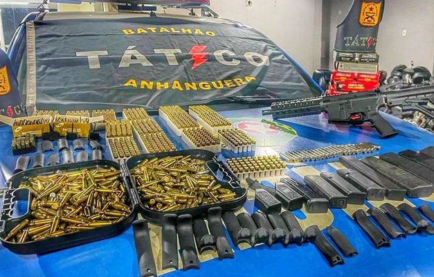Polícia Militar encontra fuzil e granadas em apartamento de Goiânia