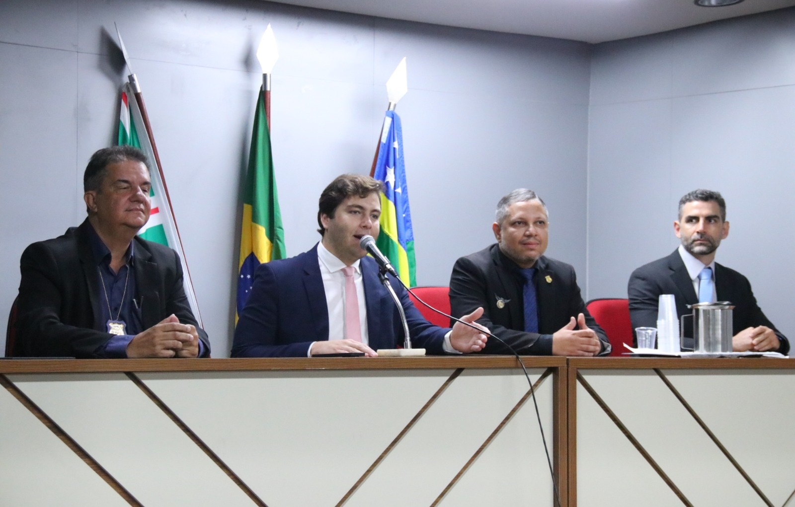 Policiais científicos são homenageados na Câmara de Goiânia