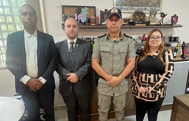 Policiais que invadiram escritório e casa de advogado são afastados