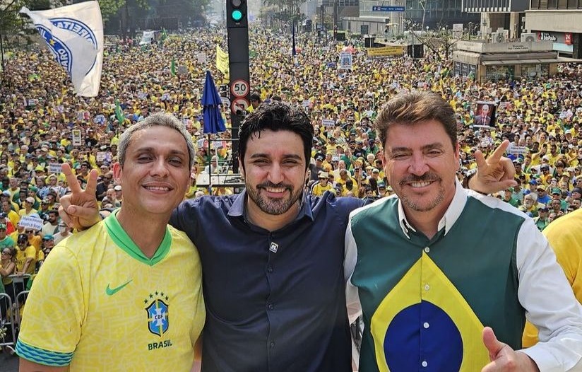 Políticos goianos participam de ato bolsonarista na Paulista 
