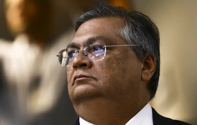 Políticos pedem impeachment de Dino após reuniões do Comando Vermelho