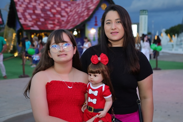 População aproveita Natal do Bem com suas famílias em Goiânia; veja