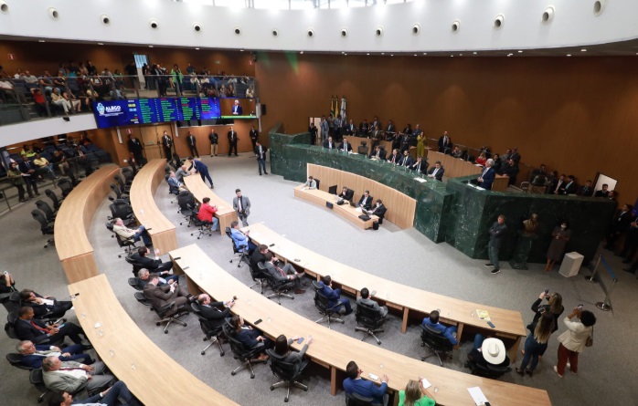 Possível saída de Caiado do União Brasil mobiliza deputados goianos