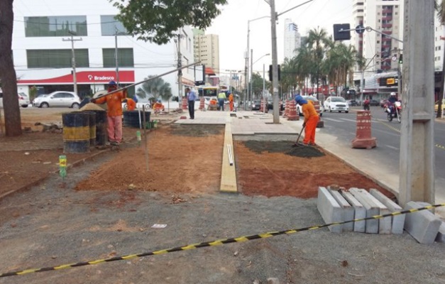 Praça Tamandaré, em Goiânia, recebe implantação de novo calçamento