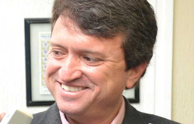 Prefeito Magal é reeleito em Caldas Novas com mais de 52% dos votos
