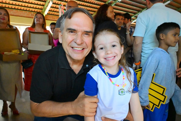 Prefeito Sandro Mabel abre ano letivo com ampliação de vagas em Goiânia