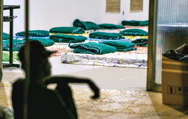 Prefeitura acolhe pessoas em situação de rua durante período chuvoso