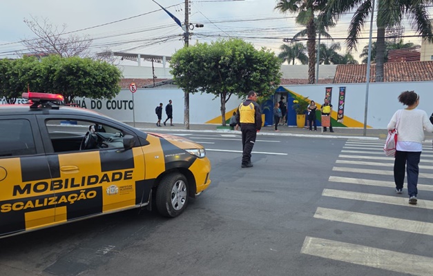Prefeitura convoca trabalhadores do transporte escolar para regularização