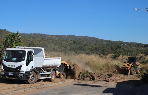 Prefeitura de Aparecida implanta aceiros para prevenir incêndios