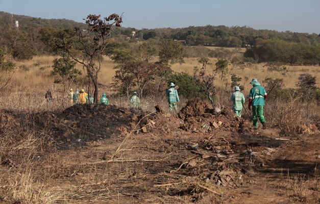 Prefeitura de Aparecida realiza aceiros para evitar propagação de incêndios 