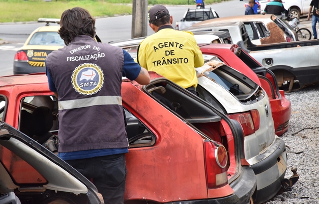 Prefeitura de Aparecida vai remover veículos abandonados de vias públicas