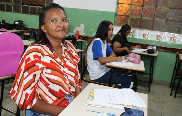 Prefeitura de Goiânia convoca homens e mulheres para preencher vagas do EJA