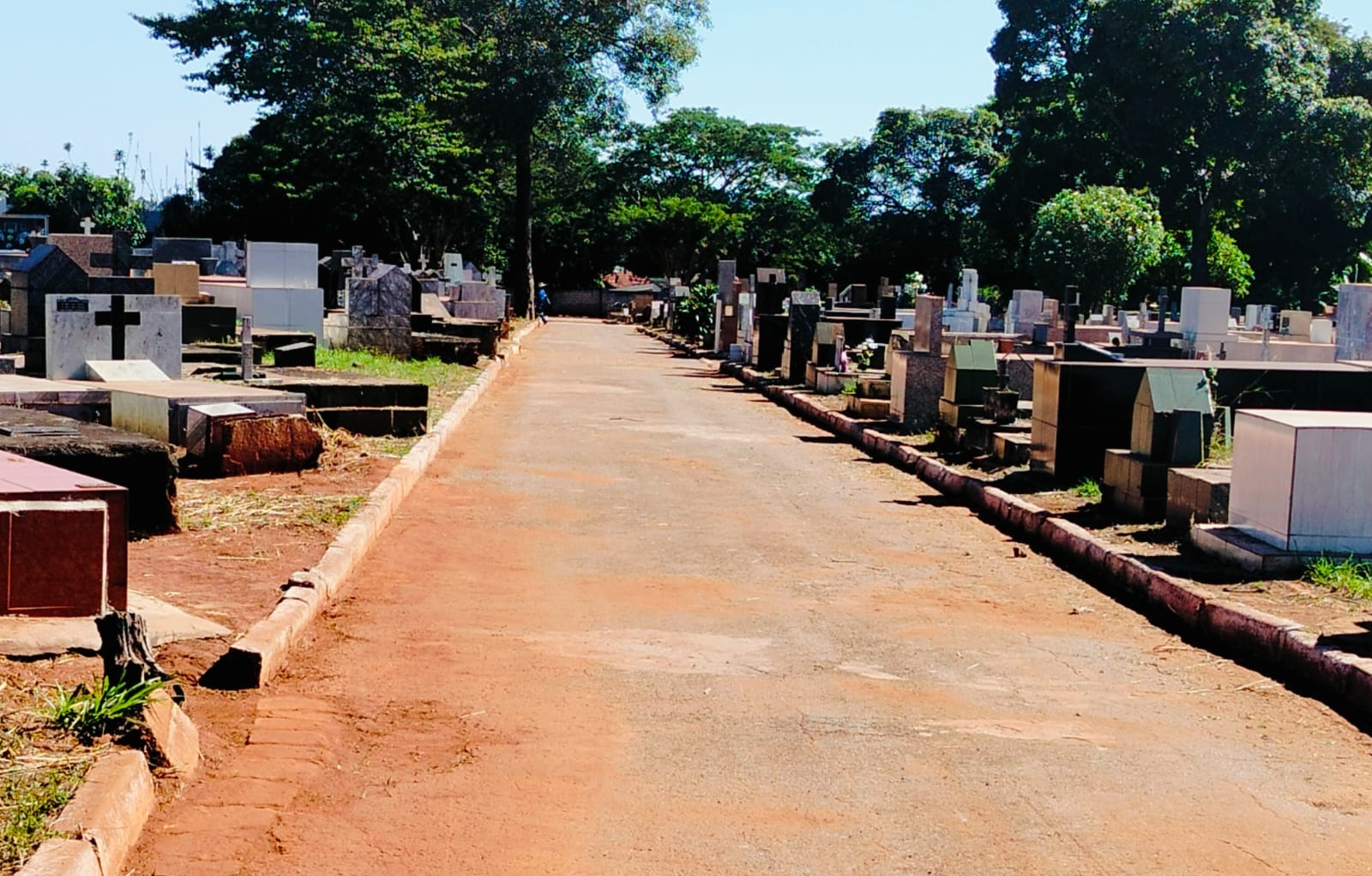 Prefeitura de Goiânia dá prazo para regularização de jazigos em cemitérios 