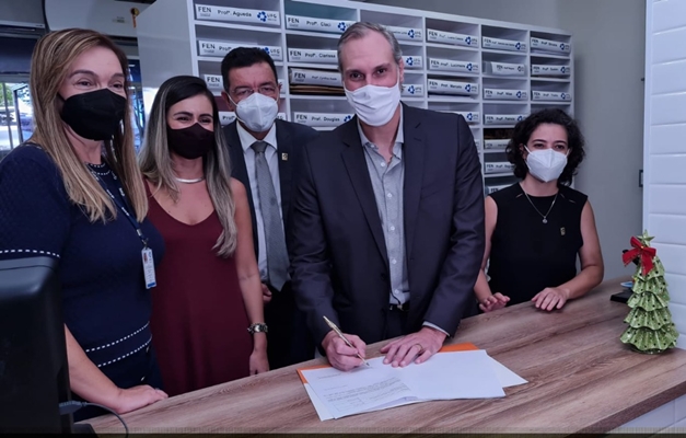 Prefeitura de Goiânia e UFG selam acordo para manter sala de vacina