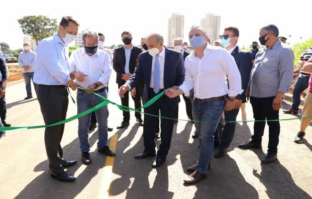 Prefeitura de Goiânia entrega asfalto no Setor Faiçalville