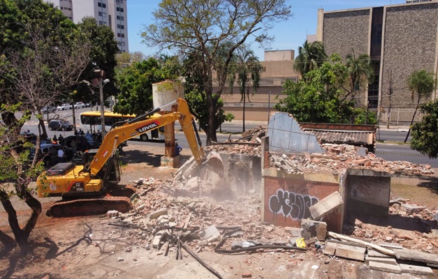 Prefeitura de Goiânia inicia demolição de estruturas abandonadas na cidade