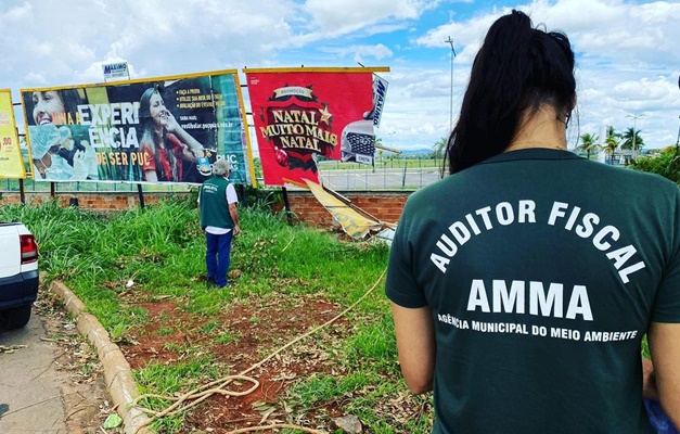 Prefeitura de Goiânia recolhe das ruas 160 engenhos publicitários por dia