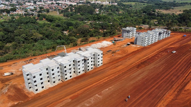 Prefeitura de Goiânia sorteia famílias para o programa Moradia Goianiense