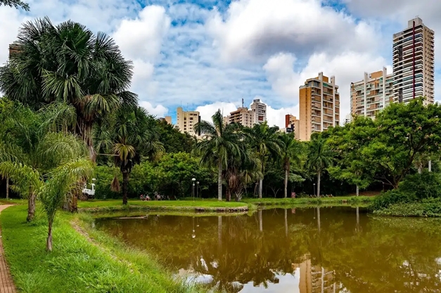 Prefeitura discute regularização de vendedores de água de coco no Vaca Brava