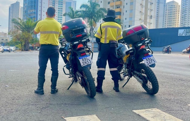 Prefeitura faz operação para ordenar trânsito nas imediações de cemitérios