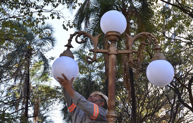 Prefeitura inicia revitalização da iluminação Art Déco da Avenida Goiás