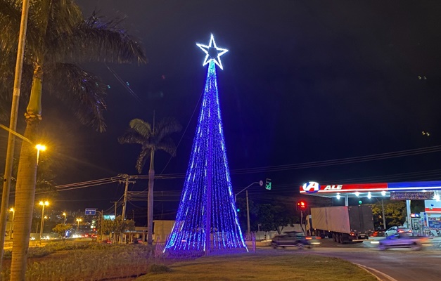 Prefeitura instala luzes de Natal em 19 pontos de Goiânia 