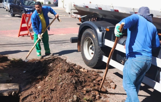 Prefeitura intensifica limpeza de bocas de lobo em Goiânia