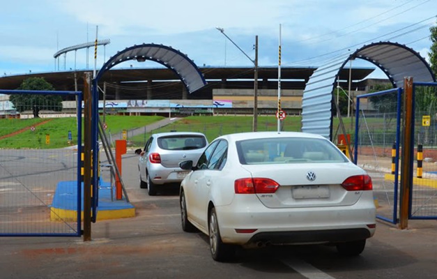 Prefeitura reabre drive-thru do Serra Dourada para vacinação contra covid-19