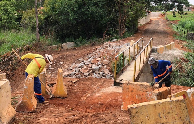 Prefeitura reconstrói passarela de pedestre no Parque Santa Rita em Goiânia 