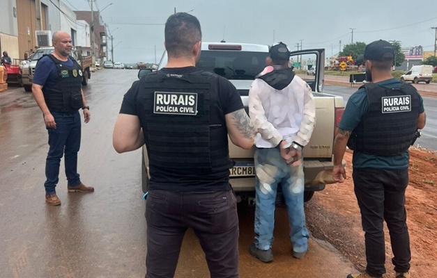 Presa dupla que assaltou fazenda e fugiu de barco em Campo Alegre de Goiás