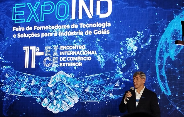 Presente e futuro da indústria goiana são destaques na abertura da Expoind