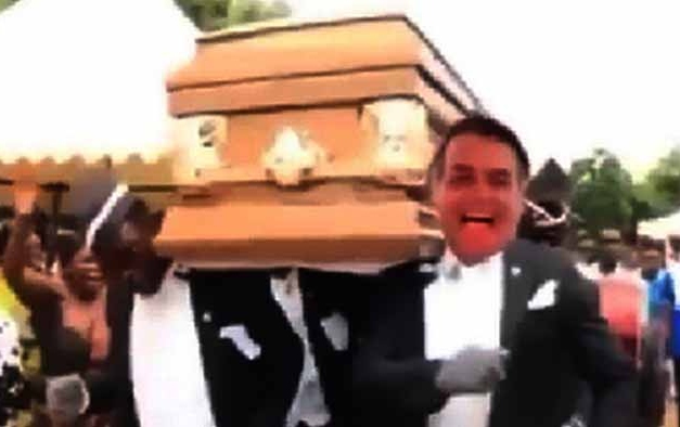 Presidente da Embratur posta vídeo de Bolsonaro no meme do caixão